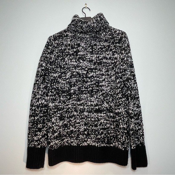 Banana Republic Sweaters - BANANA REPUBLIC Women's HEAVY Black White Turtleneck Wool Blend Sweater Size Med